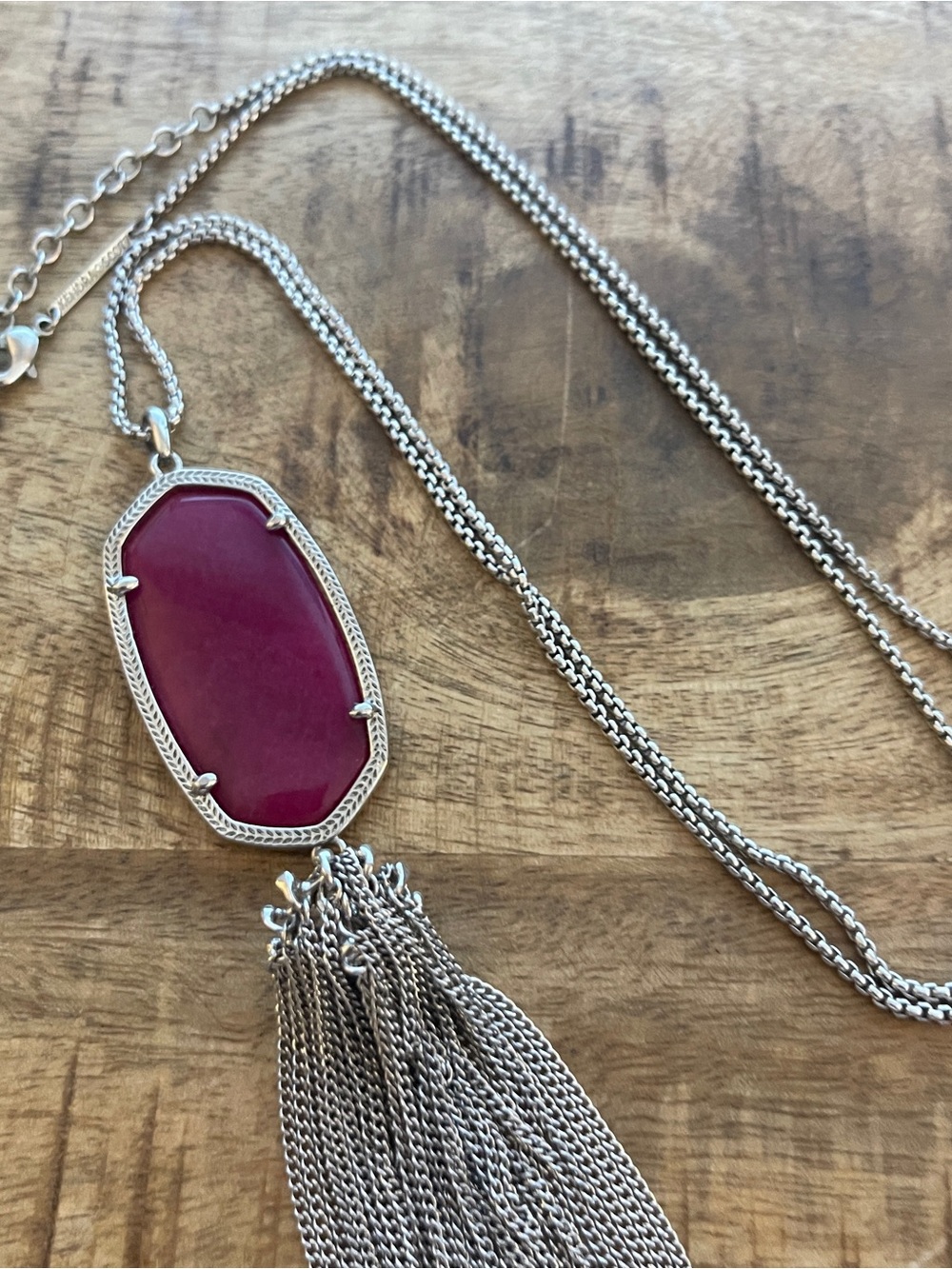 Kendra Scott deep magenta necklace in gold